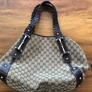 Large 100% authentic Gucci hobo bag!